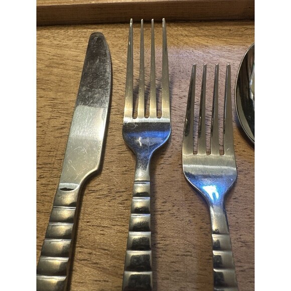 Cambridge Fracto 5 Piece Stainless Modern Flatware - Picture 5 of 9